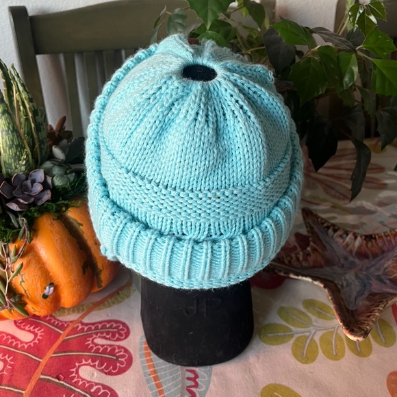 Rosoz ponytail beanie. Turquoise blue. One Size EUC - Picture 5 of 8
